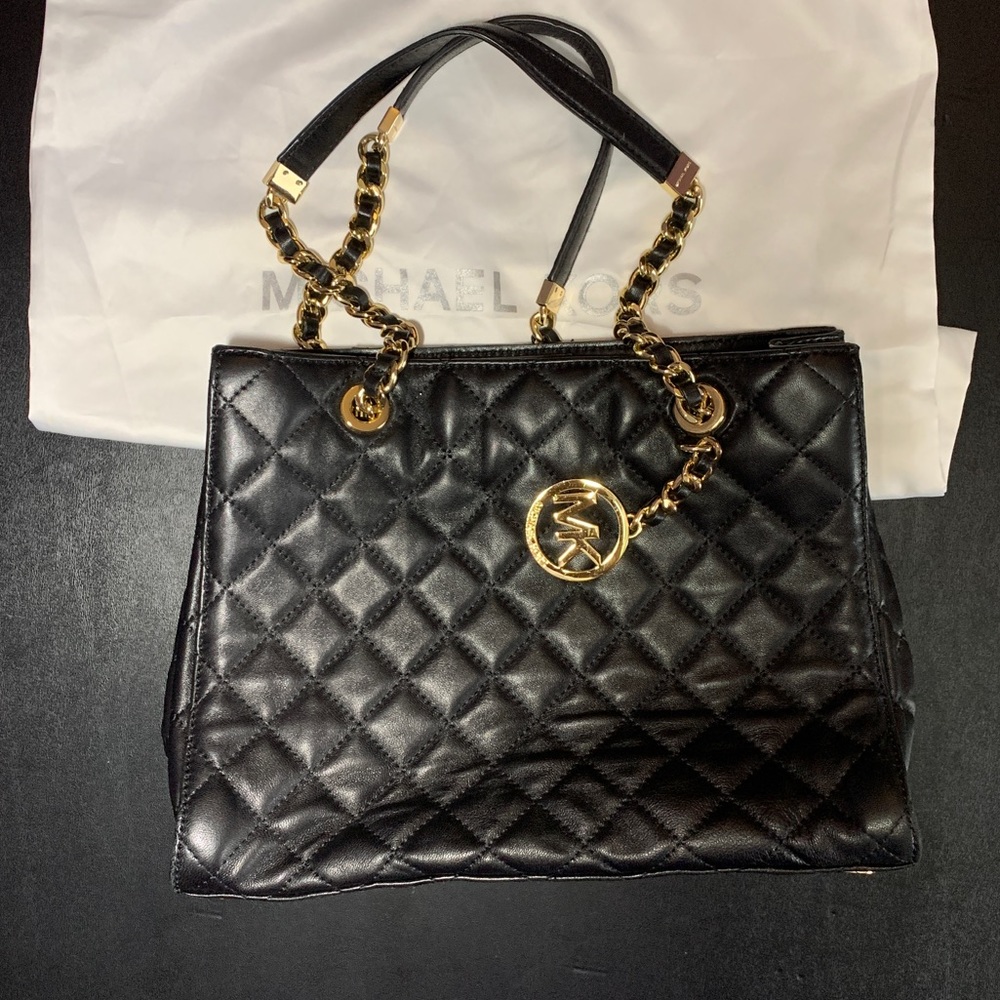 MICHAEL KORS- MEDIUM BLACK SOFT LEATHER BAG
